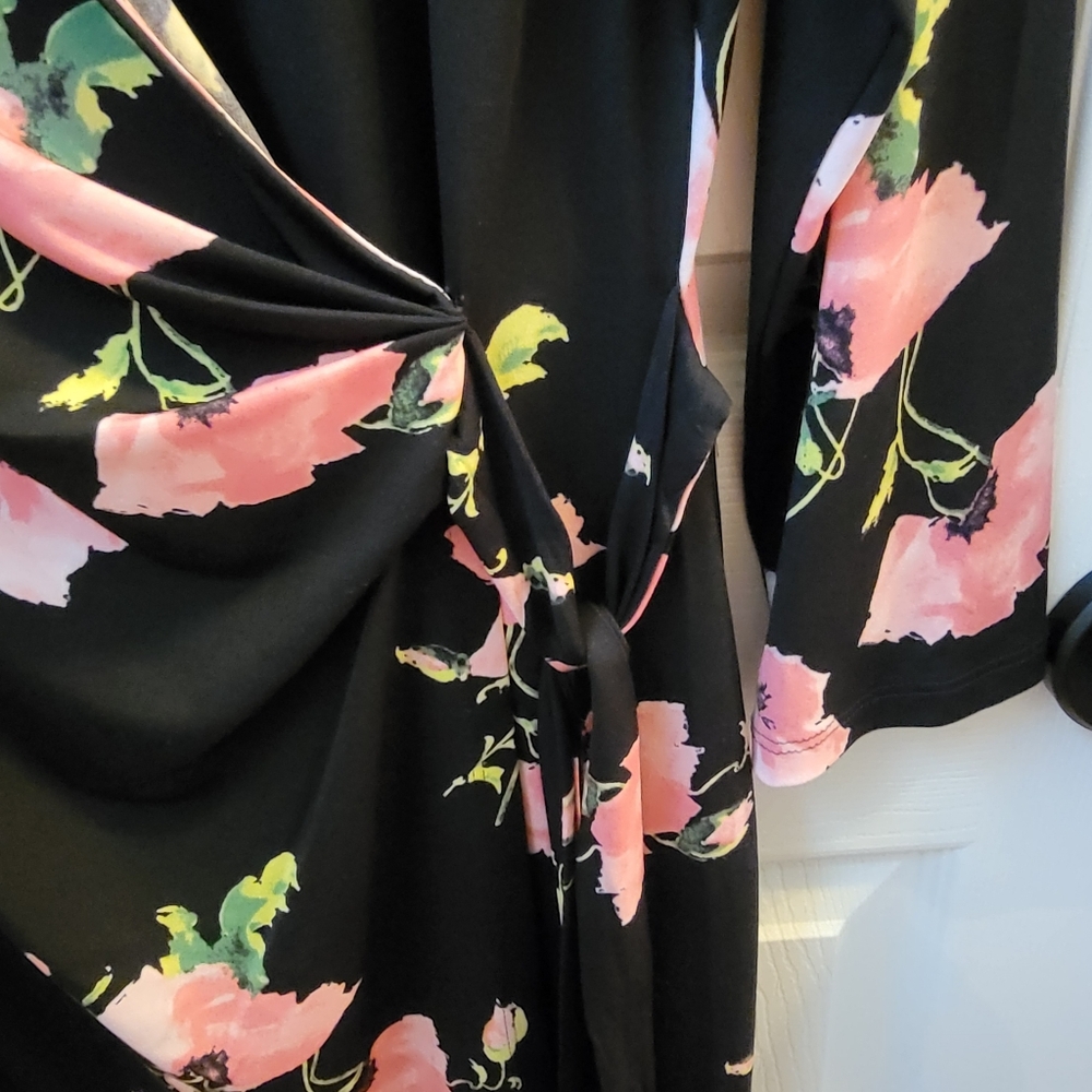 Long Sleeve Flower Dress - Picture 3 of 4